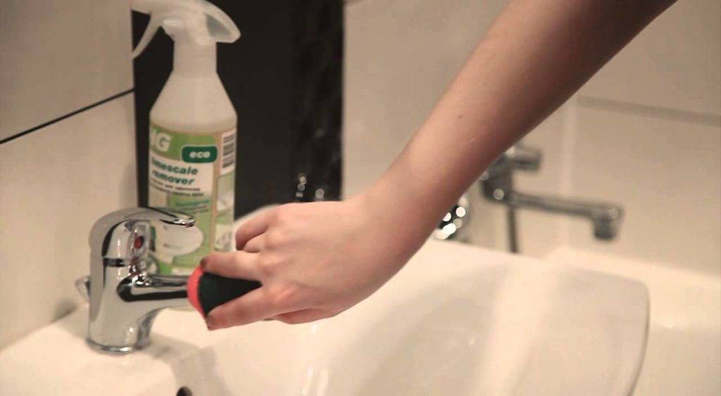 3 популярных средства для уборки: как почистить унитаз от мочевого камня в домашних условиях