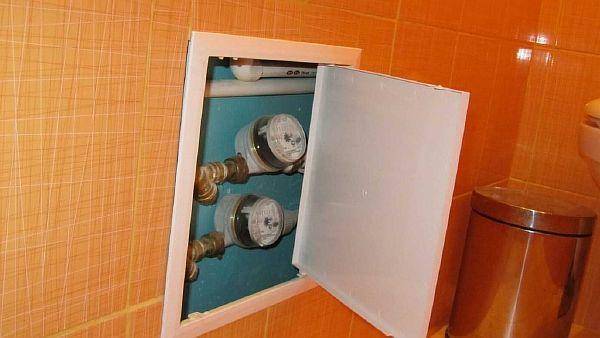 Как закрыть трубы в туалете пластиковыми панелями: маскировка и декор стояка
