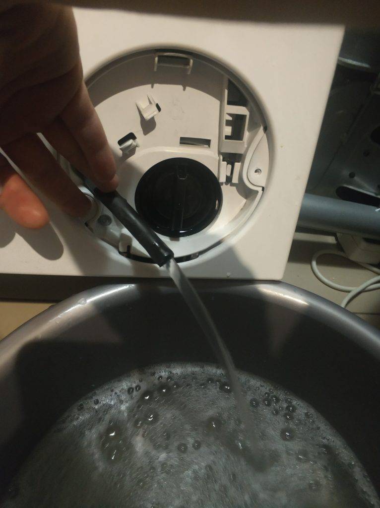 Стиральная машина не отжимает и не сливает воду — что делать?