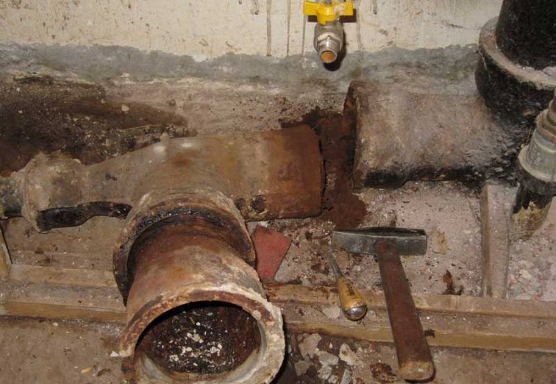 Как правильно производится замена канализационных труб в квартире