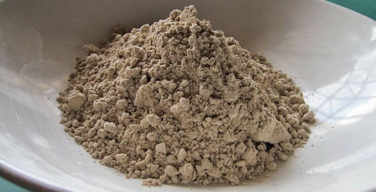 Для чего нужна бентонитовая глина при бурении скважин: особенности применения, технические качества, преимущества