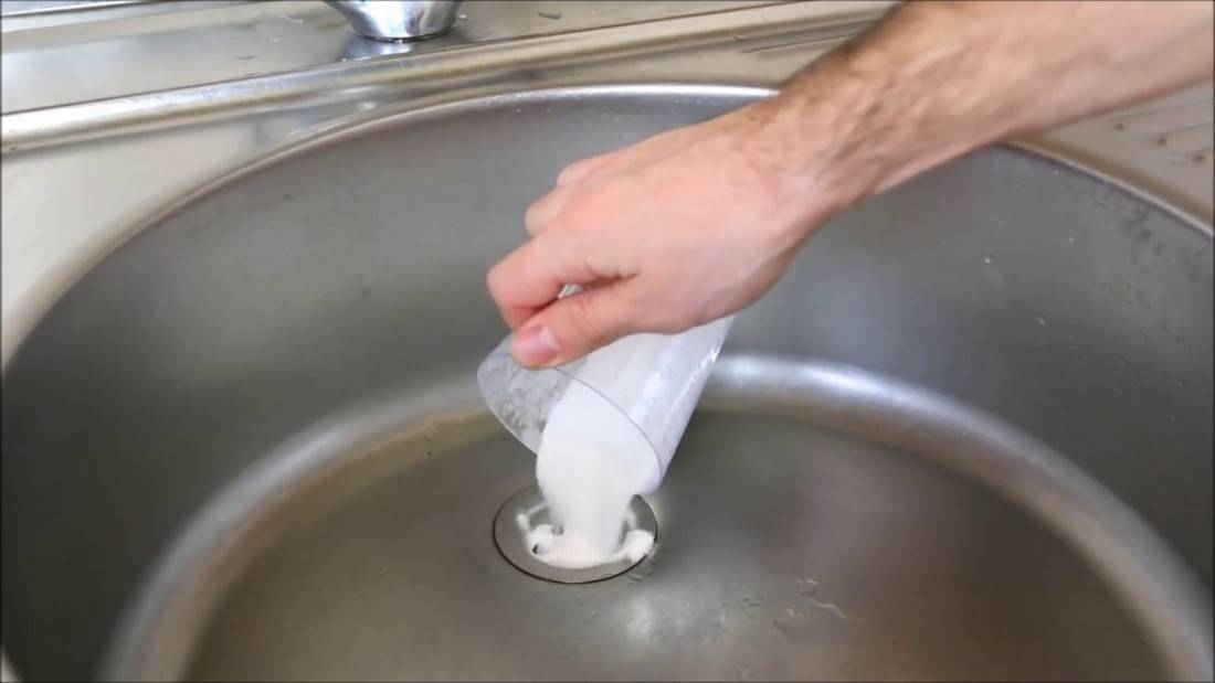 Сода и уксус для прочистки труб канализации в домашних условиях
