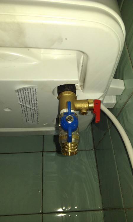 Предохранительный клапан для водонагревателя: назначение, принцип действия и установка