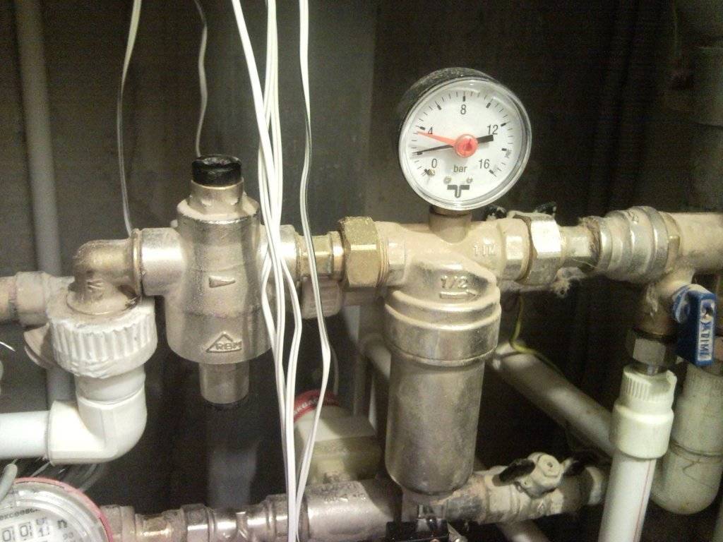 Какое давление воды в водопроводе многоквартирного дома и как его можно повысить