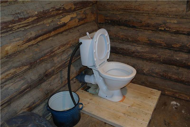 Туалет на даче в доме: обзор традиционных и инновационых технических решений и рекомендации по обустройству