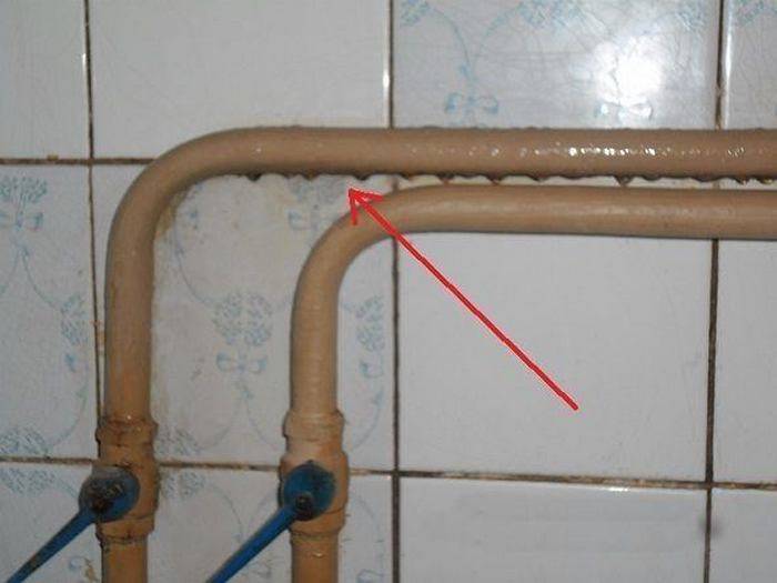 Конденсат на трубе канализации в туалете - гидканал