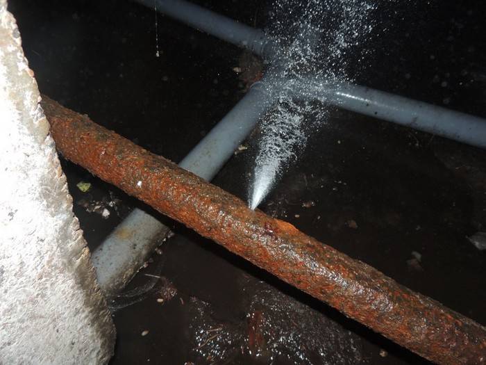 Чем опасны воздушные пробки в водопроводе частного дома и как от них избавиться