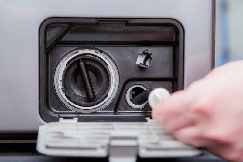 Как почистить фильтр в стиральной машине: очистка сливного фильтра в стиралке индезит, самсунг, lg, бош, электролюкс, канди, аристон
