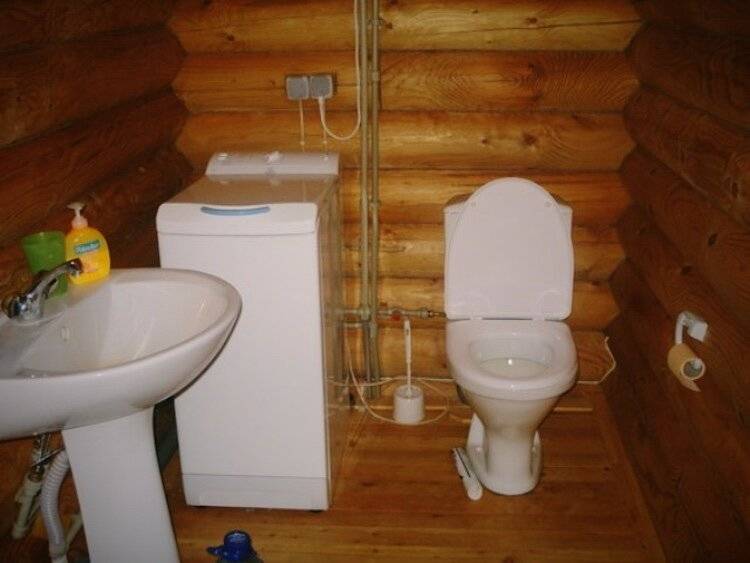 Теплый туалет в деревенском доме своими руками. коммуникации | дома на века