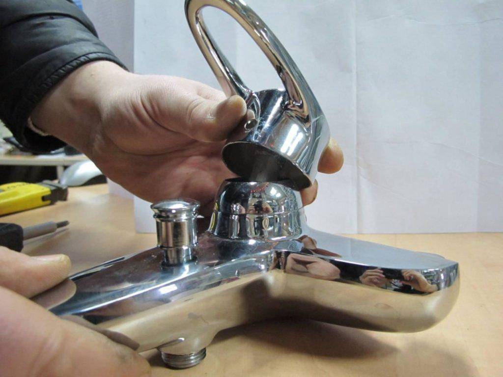 ???? как поменять смеситель на кухне своими руками: инструменты, материалы, инструкция