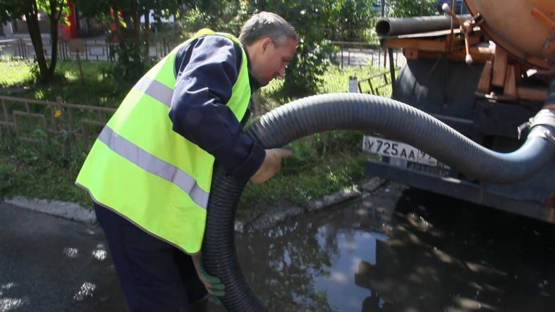 Прочистка ливневой канализации: основные способы и технология их применения