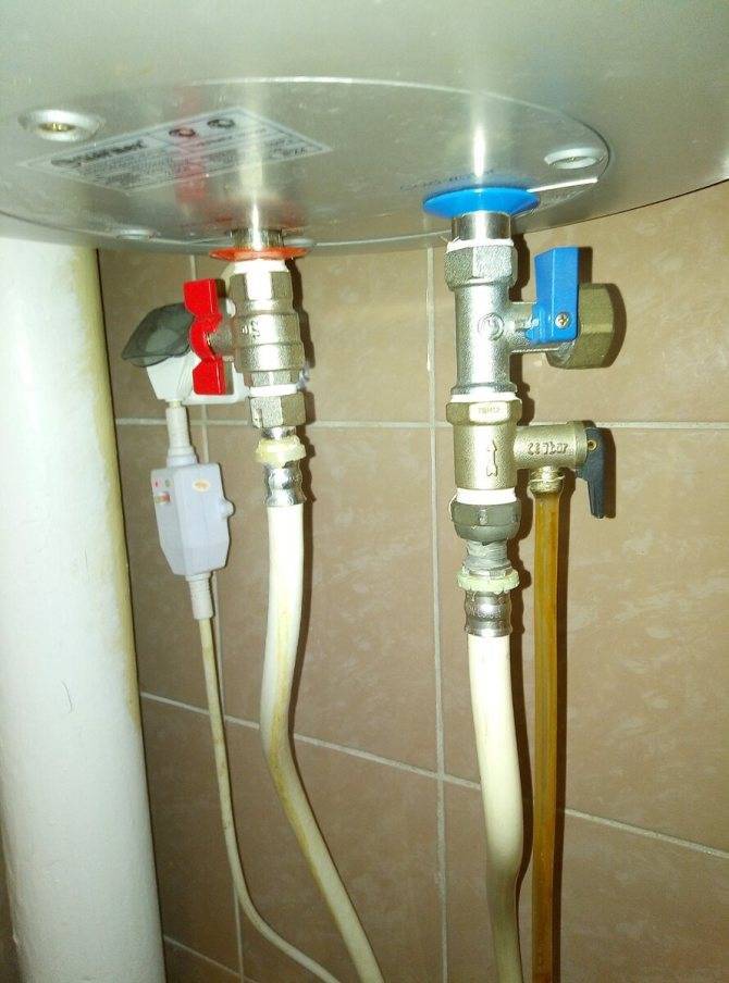 Нужен ли предохранительный клапан на водонагреватель?
