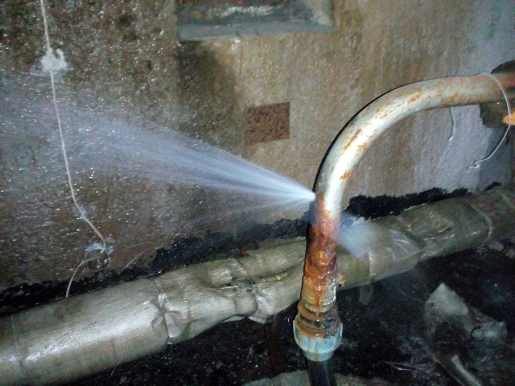 Воздух в системе водоснабжения частного дома: причины появления, опасность и борьба
