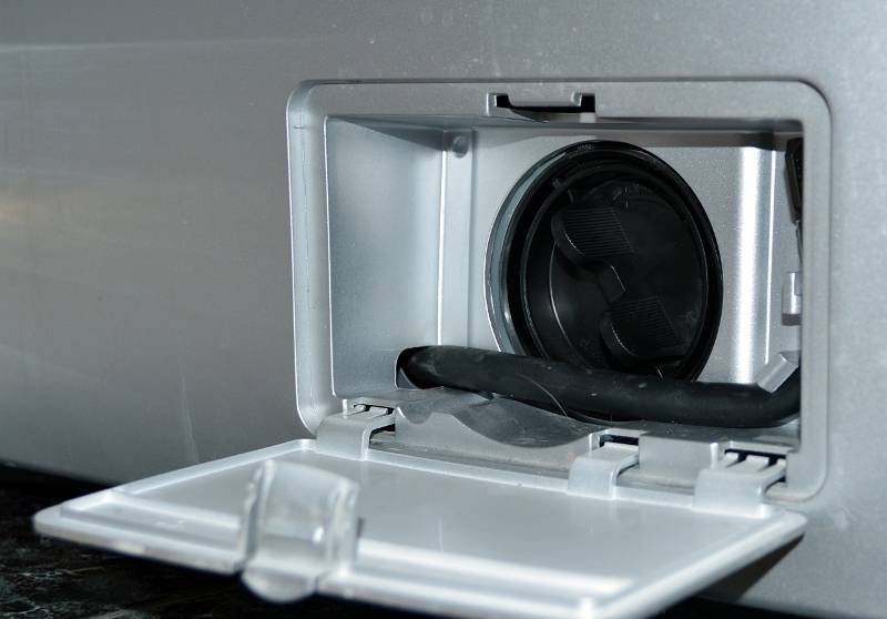 Как почистить фильтр в стиральной машине bosch: когда нужна чистка, как снять сливной узел стиралки бош с горизонтальной загрузкой, как достать из аппарата с вертикальной?