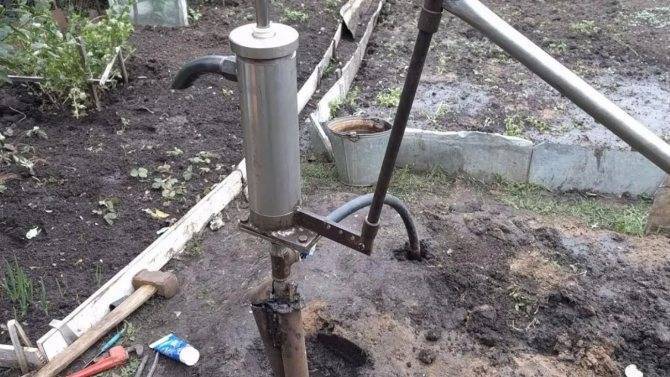 Ручной насос для воды из скважины на участке – самостоятельное изготовление и монтаж