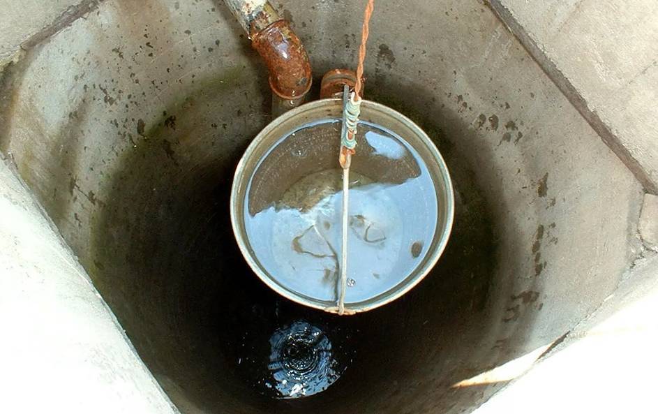 В колодце желтая вода: как выявить причины и что делать для очистки источника от примесей